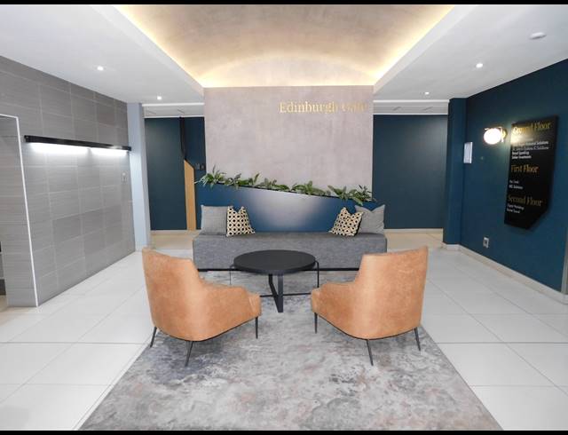 135M² OFFICE TO LET IN HYDE PARK